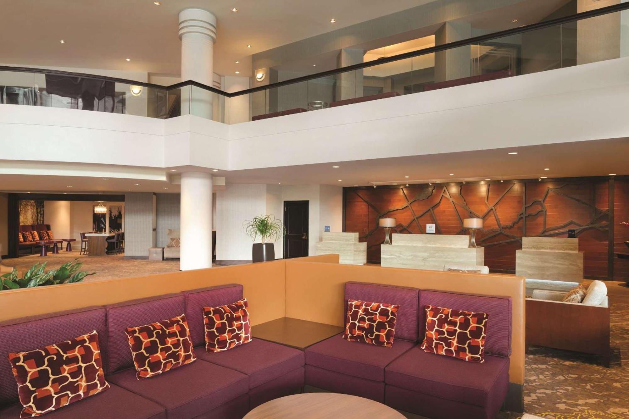 Hilton East Brunswick Hotel Exterior photo