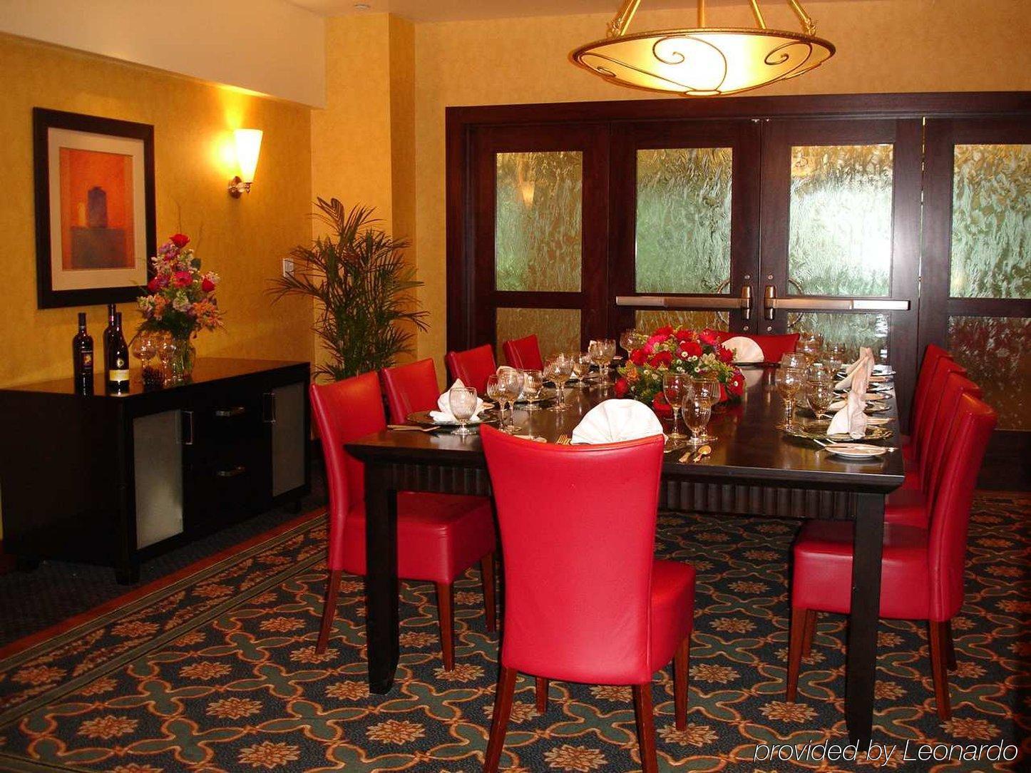 Hilton East Brunswick Hotel Restaurant photo