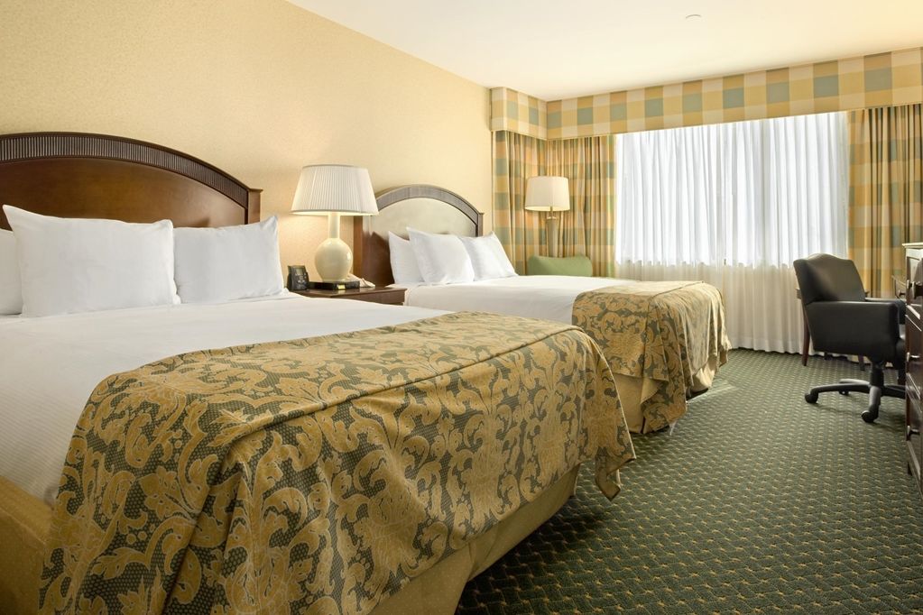 Hilton East Brunswick Hotel Room photo
